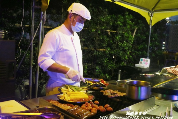 台北W飯店 - the kitchen table 西餐廳:【台北信義區】東區時尚美食『台北W飯店 - the kitchen table 西餐廳』信義區高級Buffet/BBQ肉遇之夜/捷運市政府站