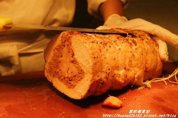 台北W飯店 - the kitchen table 西餐廳:【台北信義區】東區時尚美食『台北W飯店 - the kitchen table 西餐廳』信義區高級Buffet/BBQ肉遇之夜/捷運市政府站