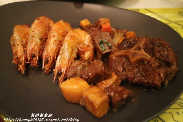 台北W飯店 - the kitchen table 西餐廳:【台北信義區】東區時尚美食『台北W飯店 - the kitchen table 西餐廳』信義區高級Buffet/BBQ肉遇之夜/捷運市政府站