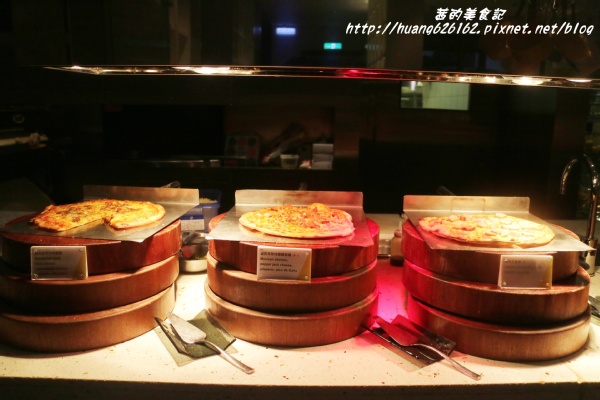 台北W飯店 - the kitchen table 西餐廳:【台北信義區】東區時尚美食『台北W飯店 - the kitchen table 西餐廳』信義區高級Buffet/BBQ肉遇之夜/捷運市政府站