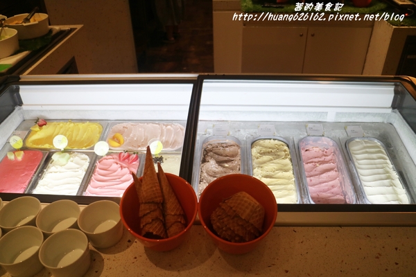 台北W飯店 - the kitchen table 西餐廳:【台北信義區】東區時尚美食『台北W飯店 - the kitchen table 西餐廳』信義區高級Buffet/BBQ肉遇之夜/捷運市政府站