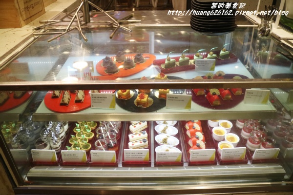 台北W飯店 - the kitchen table 西餐廳:【台北信義區】東區時尚美食『台北W飯店 - the kitchen table 西餐廳』信義區高級Buffet/BBQ肉遇之夜/捷運市政府站