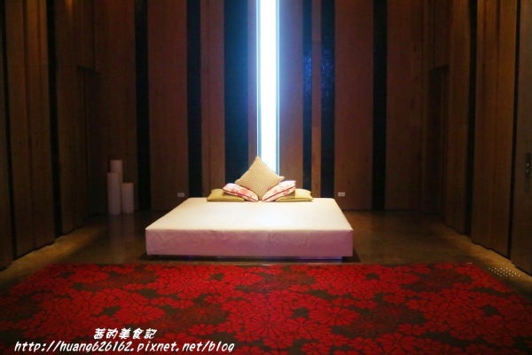 台北W飯店 - the kitchen table 西餐廳:【台北信義區】東區時尚美食『台北W飯店 - the kitchen table 西餐廳』信義區高級Buffet/BBQ肉遇之夜/捷運市政府站