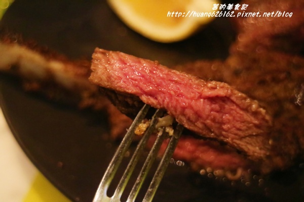 台北W飯店 - the kitchen table 西餐廳:【台北信義區】東區時尚美食『台北W飯店 - the kitchen table 西餐廳』信義區高級Buffet/BBQ肉遇之夜/捷運市政府站