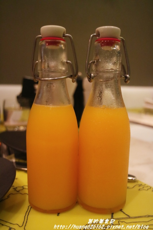 台北W飯店 - the kitchen table 西餐廳:【台北信義區】東區時尚美食『台北W飯店 - the kitchen table 西餐廳』信義區高級Buffet/BBQ肉遇之夜/捷運市政府站