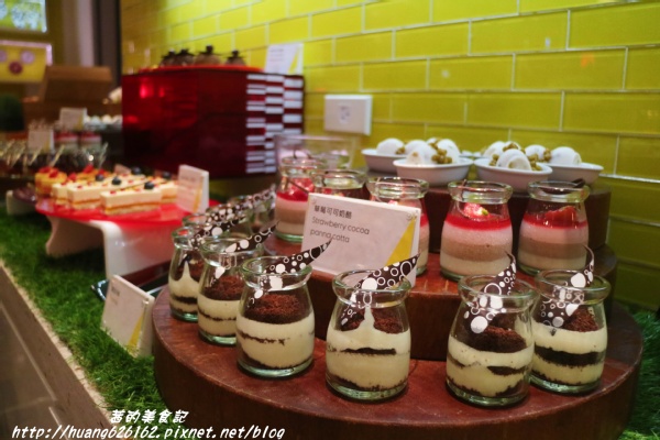 台北W飯店 - the kitchen table 西餐廳:【台北信義區】東區時尚美食『台北W飯店 - the kitchen table 西餐廳』信義區高級Buffet/BBQ肉遇之夜/捷運市政府站