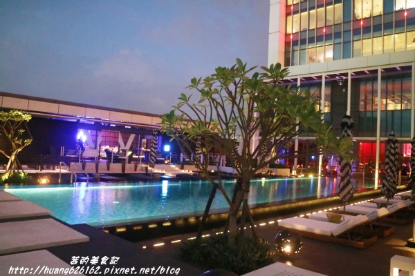 台北W飯店 - the kitchen table 西餐廳:【台北信義區】東區時尚美食『台北W飯店 - the kitchen table 西餐廳』信義區高級Buffet/BBQ肉遇之夜/捷運市政府站