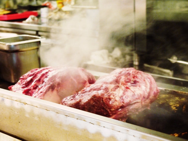 台北凱撒大飯店Checkers自助式餐廳：【食記：台北車站】凱撒飯店CHECKERS ♞ 牛排海鮮甜點吃到飽   聚餐首選！ (圖多)