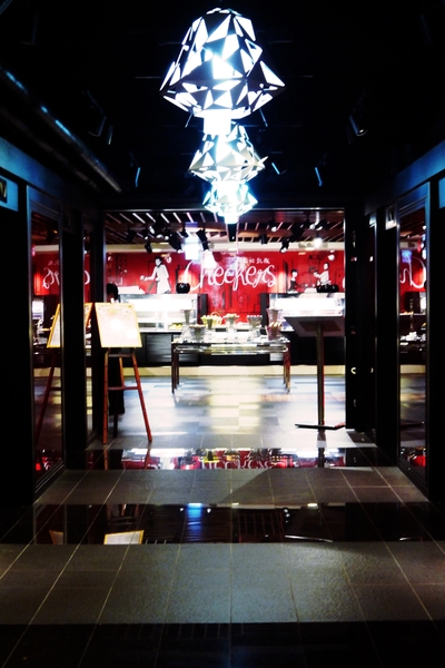 台北凱撒大飯店Checkers自助式餐廳：【食記：台北車站】凱撒飯店CHECKERS ♞ 牛排海鮮甜點吃到飽   聚餐首選！ (圖多)