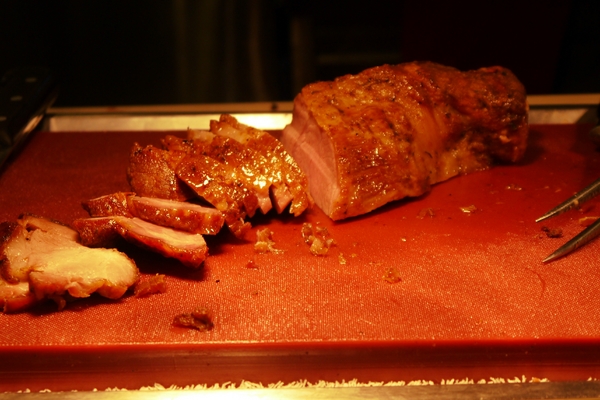 台北凱撒大飯店Checkers自助式餐廳：【食記：台北車站】凱撒飯店CHECKERS ♞ 牛排海鮮甜點吃到飽   聚餐首選！ (圖多)