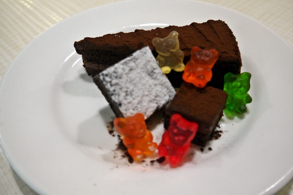 台北凱撒大飯店Checkers自助式餐廳：【食記：台北車站】凱撒飯店CHECKERS ♞ 牛排海鮮甜點吃到飽   聚餐首選！ (圖多)