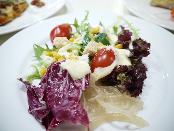 台北凱撒大飯店Checkers自助式餐廳：【食記：台北車站】凱撒飯店CHECKERS ♞ 牛排海鮮甜點吃到飽   聚餐首選！ (圖多)