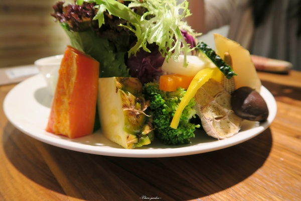 Daylight光合箱子(台北南京店)：台北 捷運復興南京 光合箱子~讓人感動的豐富蔬果早午餐