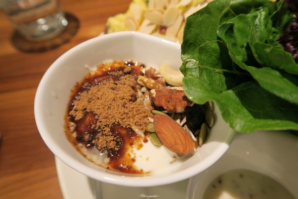 Daylight光合箱子(台北南京店)：台北 捷運復興南京 光合箱子~讓人感動的豐富蔬果早午餐