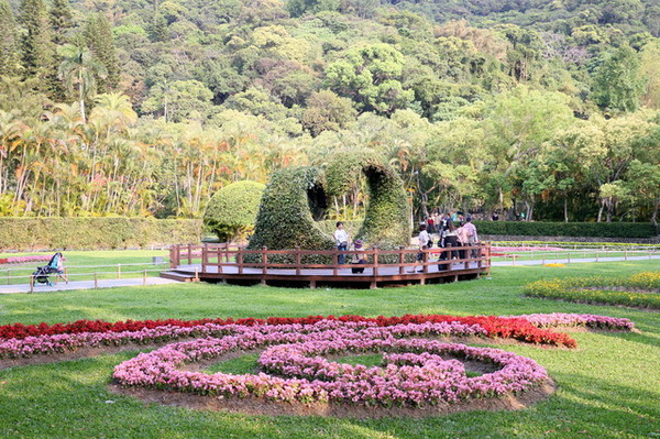 2015玫瑰花展：台北旅遊～士林官邸＊玫瑰花展（展期：2015/04/01~12）