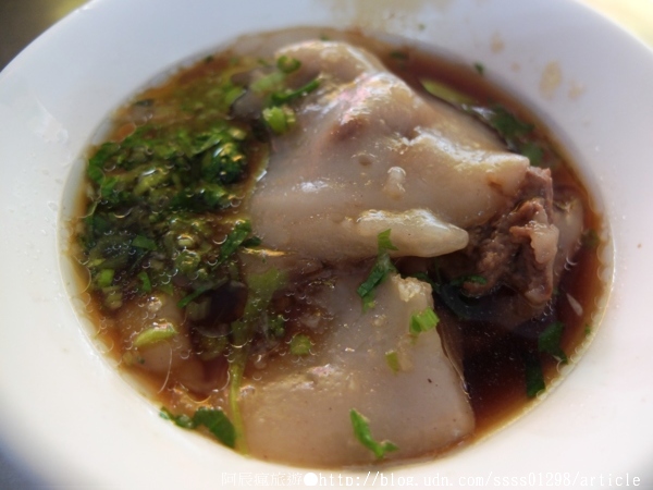 阿化肉圓：【美食特搜。屏東市】正老牌阿化肉圓。創始百年的古早味 藏不住的北區市場美食