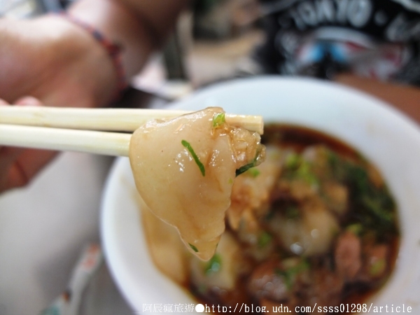 阿化肉圓：【美食特搜。屏東市】正老牌阿化肉圓。創始百年的古早味 藏不住的北區市場美食