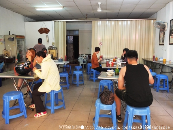 阿化肉圓：【美食特搜。屏東市】正老牌阿化肉圓。創始百年的古早味 藏不住的北區市場美食