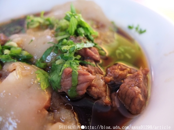 阿化肉圓：【美食特搜。屏東市】正老牌阿化肉圓。創始百年的古早味 藏不住的北區市場美食