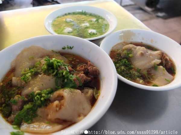 阿化肉圓：【美食特搜。屏東市】正老牌阿化肉圓。創始百年的古早味 藏不住的北區市場美食