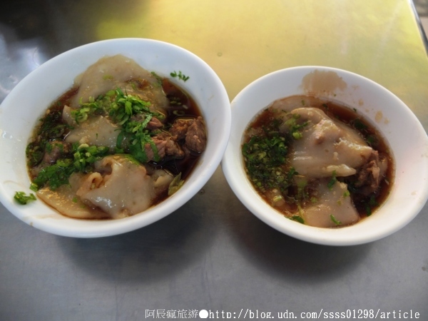 阿化肉圓：【美食特搜。屏東市】正老牌阿化肉圓。創始百年的古早味 藏不住的北區市場美食