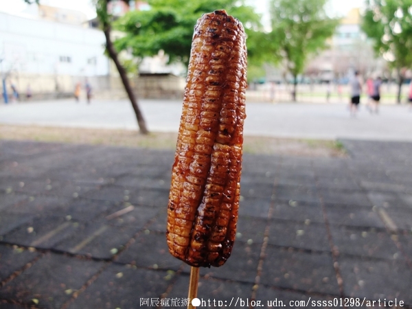 大埔烤玉米:【美食特搜。屏東市】大埔烤玉米。一個禮拜只賣三天 超涮嘴碳烤燒番麥 屏東大埔美食篇