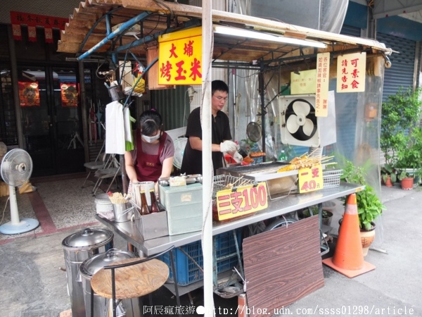 大埔烤玉米:【美食特搜。屏東市】大埔烤玉米。一個禮拜只賣三天 超涮嘴碳烤燒番麥 屏東大埔美食篇