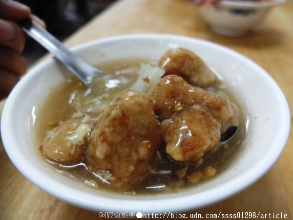 屏東夜市土魠魚羹:【美食特搜。屏東市】屏東夜市土魠魚羹。夜市超人氣排隊美食 鮮甜羹湯香氣無比 屏東夜市美食篇