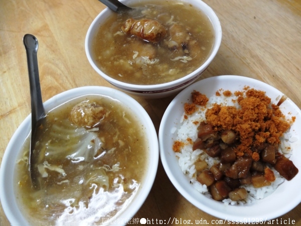 屏東夜市土魠魚羹:【美食特搜。屏東市】屏東夜市土魠魚羹。夜市超人氣排隊美食 鮮甜羹湯香氣無比 屏東夜市美食篇