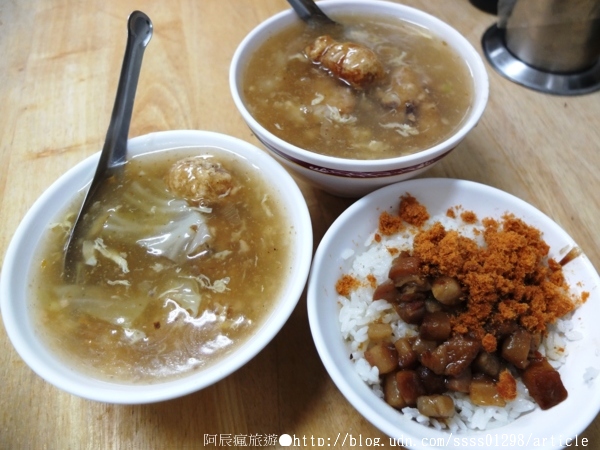 屏東夜市土魠魚羹:【美食特搜。屏東市】屏東夜市土魠魚羹。夜市超人氣排隊美食 鮮甜羹湯香氣無比 屏東夜市美食篇