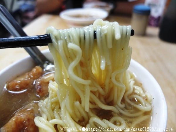 屏東夜市土魠魚羹:【美食特搜。屏東市】屏東夜市土魠魚羹。夜市超人氣排隊美食 鮮甜羹湯香氣無比 屏東夜市美食篇