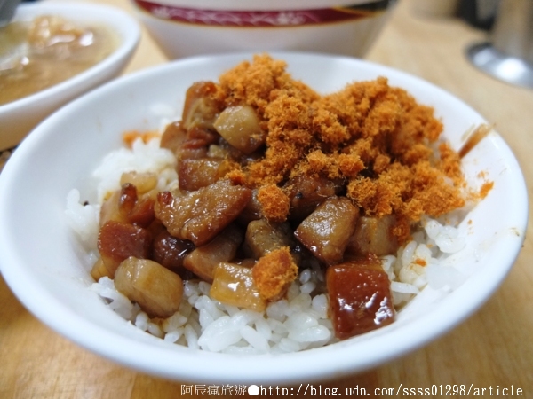 屏東夜市土魠魚羹:【美食特搜。屏東市】屏東夜市土魠魚羹。夜市超人氣排隊美食 鮮甜羹湯香氣無比 屏東夜市美食篇