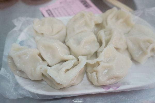 芳芳江蘇水餃：[北投在地美食]台北 芳芳江蘇水餃~味美價廉的市場內人氣餃子店