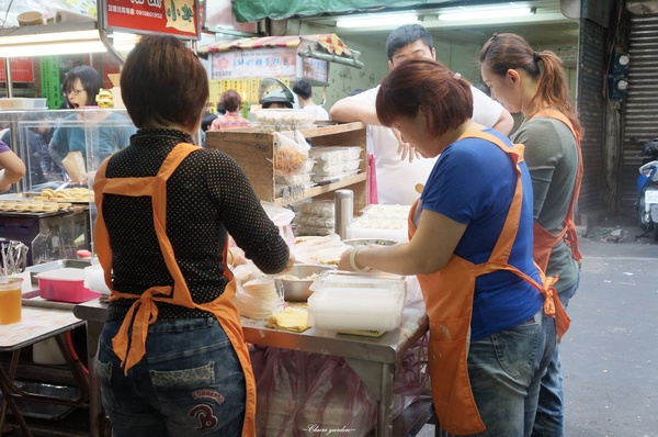 芳芳江蘇水餃：[北投在地美食]台北 芳芳江蘇水餃~味美價廉的市場內人氣餃子店