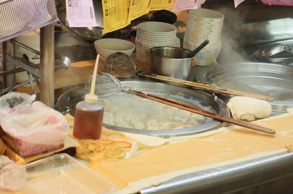 芳芳江蘇水餃：[北投在地美食]台北 芳芳江蘇水餃~味美價廉的市場內人氣餃子店
