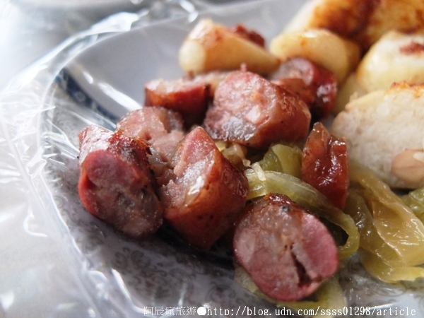 大埔財大腸香腸:【美食特搜。屏東市】大埔財大腸香腸。屏東人默默私藏 沙茶酸菜獨道搭配 屏東大埔美食篇