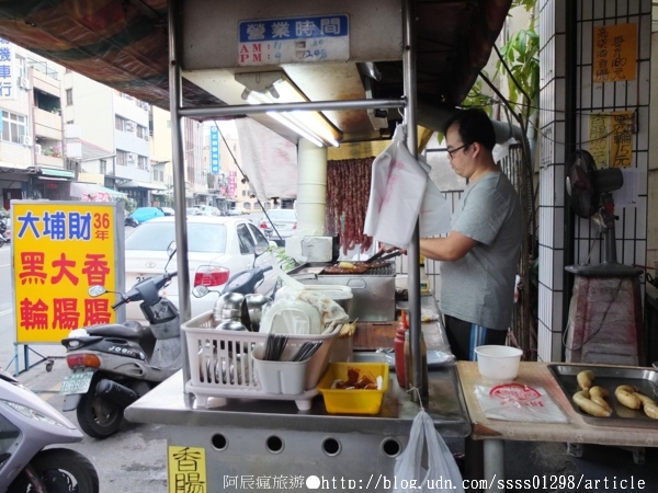 大埔財大腸香腸:【美食特搜。屏東市】大埔財大腸香腸。屏東人默默私藏 沙茶酸菜獨道搭配 屏東大埔美食篇