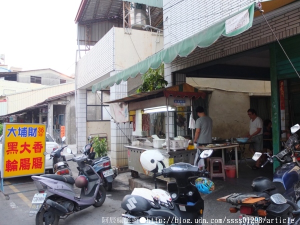 大埔財大腸香腸:【美食特搜。屏東市】大埔財大腸香腸。屏東人默默私藏 沙茶酸菜獨道搭配 屏東大埔美食篇