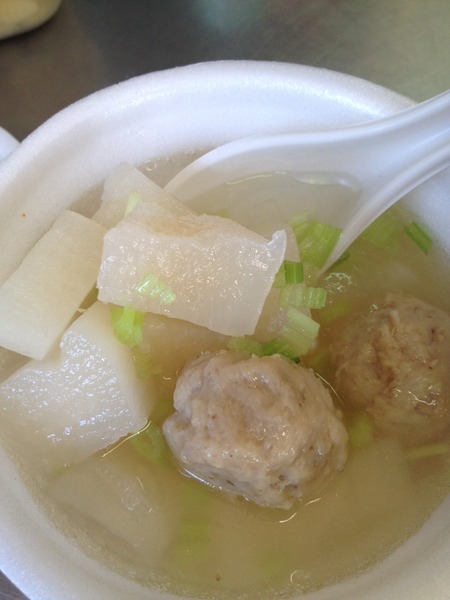 嘉義黑香腸:<小吃>嘉義黑香腸-香烤黑香腸配爽口泡菜,今天的大蒜味沒有極限