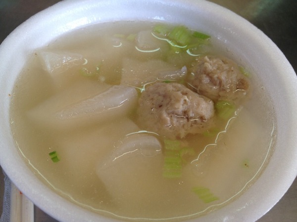 嘉義黑香腸:<小吃>嘉義黑香腸-香烤黑香腸配爽口泡菜,今天的大蒜味沒有極限