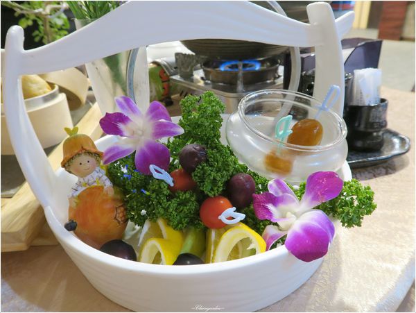 山渡空間食藝：宜蘭 山渡空間食藝~旭蟹牛奶鍋。糖絲沙拉。分子料理果醋(讀者優惠)