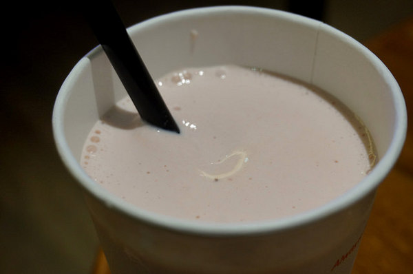 CaliBurger(忠孝旗艦店)：[忠孝敦化] CaliBurger 梁靜茹最愛的加州漢堡.手工現切起司薯條 vs 多汁牛肉雞肉漢堡