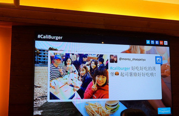 CaliBurger(忠孝旗艦店)：[忠孝敦化] CaliBurger 梁靜茹最愛的加州漢堡.手工現切起司薯條 vs 多汁牛肉雞肉漢堡