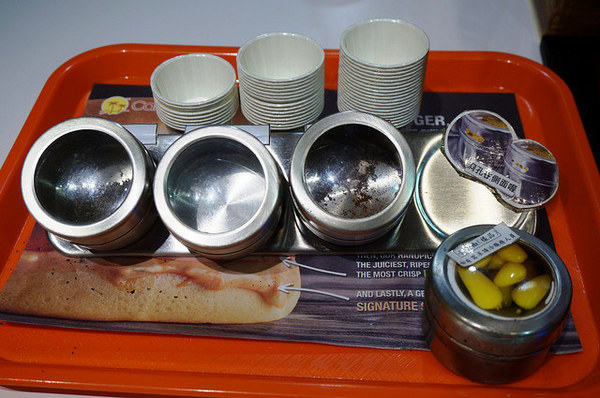 CaliBurger(忠孝旗艦店)：[忠孝敦化] CaliBurger 梁靜茹最愛的加州漢堡.手工現切起司薯條 vs 多汁牛肉雞肉漢堡