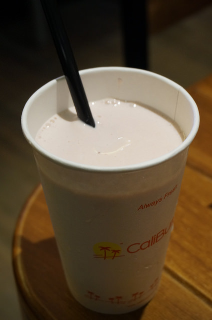 CaliBurger(忠孝旗艦店)：[忠孝敦化] CaliBurger 梁靜茹最愛的加州漢堡.手工現切起司薯條 vs 多汁牛肉雞肉漢堡