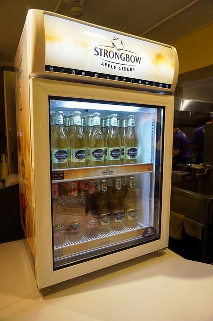 CaliBurger(忠孝旗艦店)：[忠孝敦化] CaliBurger 梁靜茹最愛的加州漢堡.手工現切起司薯條 vs 多汁牛肉雞肉漢堡