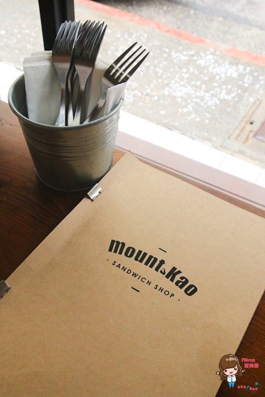 漫高三明治 Mount Kao Sandwich Shop:【食記】台北科技大樓 漫高三明治 平價便宜又好吃 爆漿起司牛肉溏心蛋巧巴達 馬芝瑞拉起司烤三明治