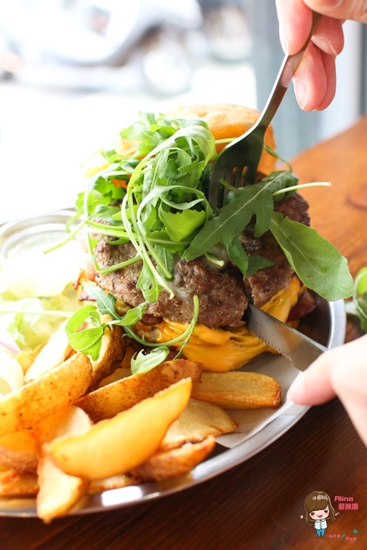 漫高三明治 Mount Kao Sandwich Shop:【食記】台北科技大樓 漫高三明治 平價便宜又好吃 爆漿起司牛肉溏心蛋巧巴達 馬芝瑞拉起司烤三明治