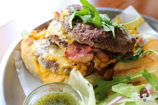 漫高三明治 Mount Kao Sandwich Shop:【食記】台北科技大樓 漫高三明治 平價便宜又好吃 爆漿起司牛肉溏心蛋巧巴達 馬芝瑞拉起司烤三明治