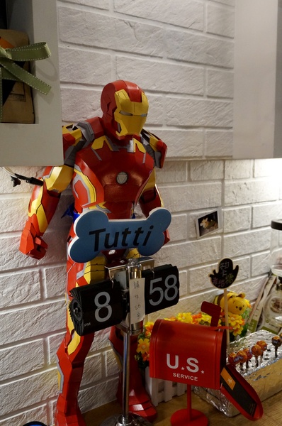 跑飯店the Paw Hotel  ( tutti cafe新生店)：【忠孝新生美式餐廳】跑飯店 Paw Hotel 毛小孩的遊樂園